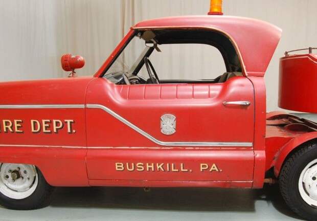 Старинная пожарная машина на аукционе (15 фото) Старинная пожарная машина на аукционе (15 фото)