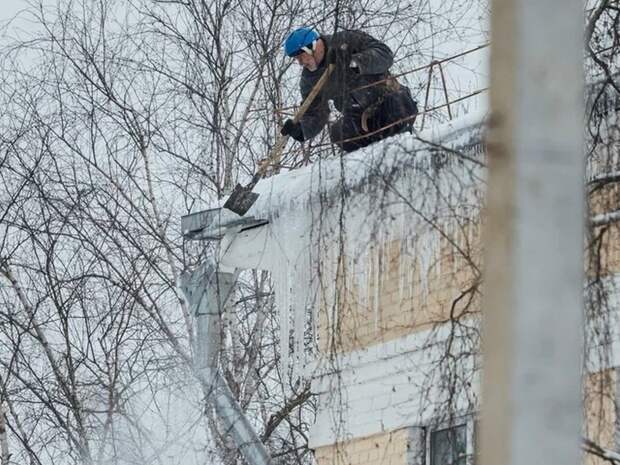 В Смоленске обследуют кровли многоквартирных домов