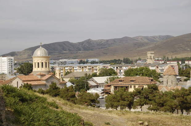 Так сейчас выглядит город Гори в Грузии. / Фото: www.wikipedia.org