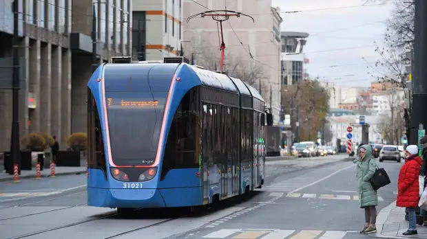 Два трамвайных маршрута задерживаются из-за ДТП на улице Образцова