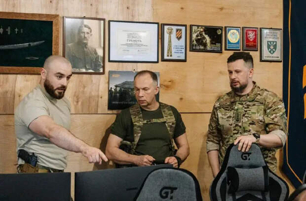 Побывавший на передовой главком ВСУ Сырский сообщил о тяжелой ситуации на Покровском направлении