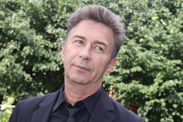 Mash: Валерий Сюткин отказался сдавать "блатные" номера серии АМР с Mercedes