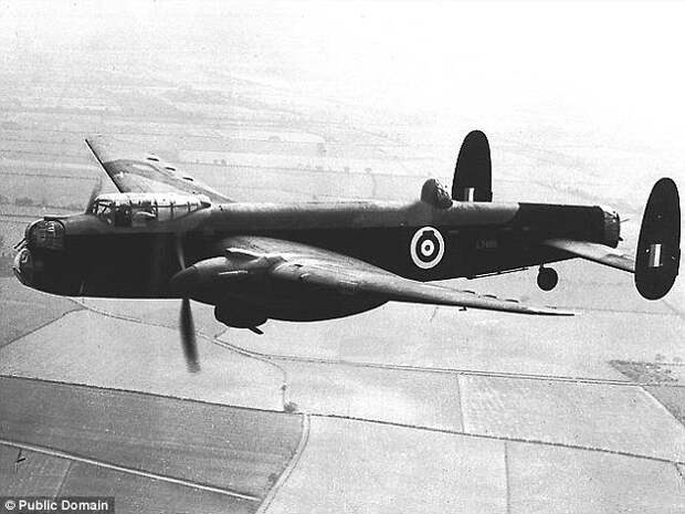 Это мог быть, например, британский двухмоторный бомбардировщик Avro 679 Manchester бомбардировщик, великобритания, военный самолет, вторая мировая война, история, память, подводное кладбище, подводные находки