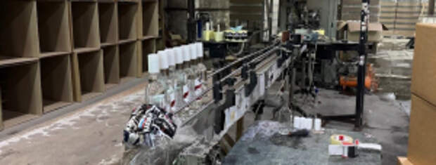 В Кемеровской области – Кузбассе сотрудники полиции пресекли деятельность нелегального цеха по производству алкогольной продукции