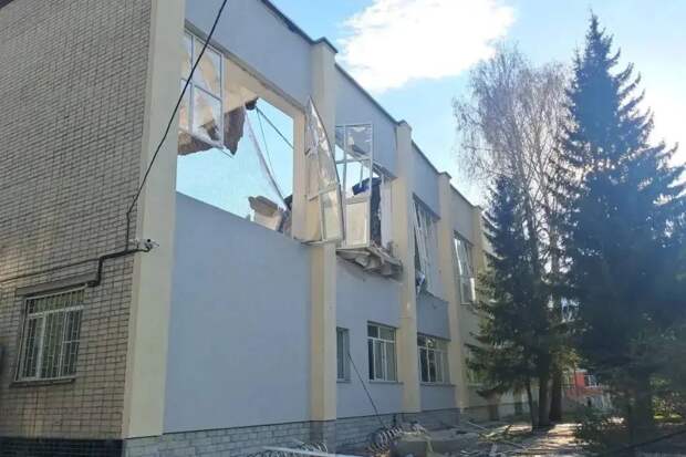 Крыша колледжа обрушилась в Екатеринбурге