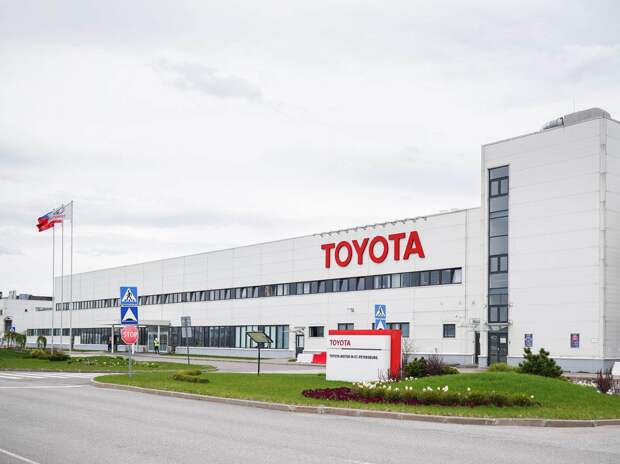 Российские дилеры Toyota возобновили работу: процесс продажи машин изменён