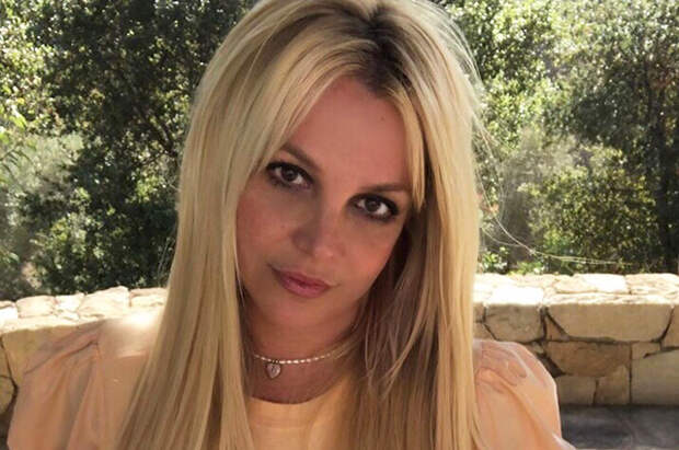 Бритни Спирс обвинила мать в том, что та была на стороне отца в истории с опекунством: "Она разрушила мою жизнь"