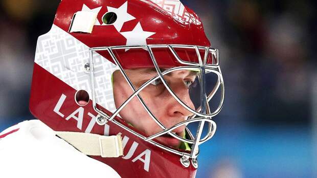 Власти Латвии хотят запретить экс-вратарю «Амура» работать тренером из-за выступлений в КХЛ