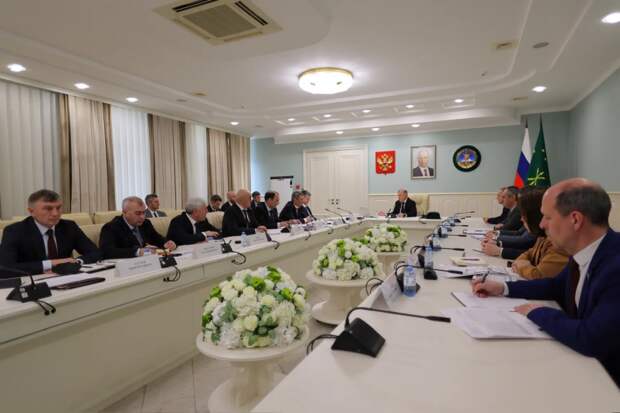 В Доме правительства Адыгеи обсудили вопросы реализации национальных проектов и госпрограмм