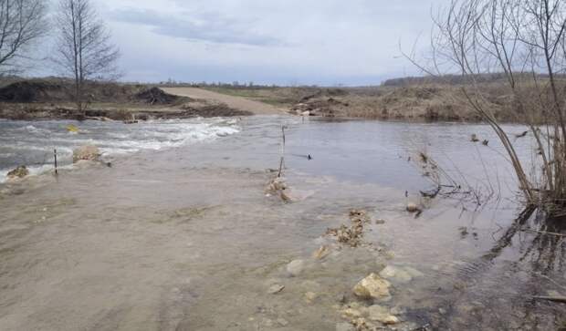 В Михайловском районе вновь залило дорогу после сброса на водохранилище