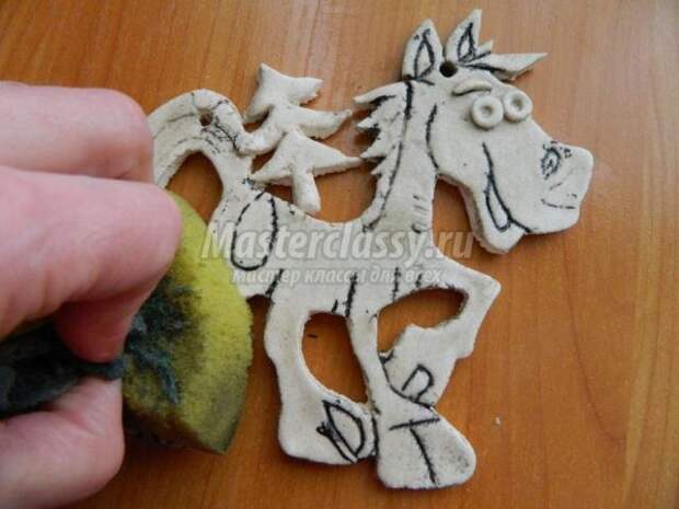 поделки из солёного теста. Лошадка