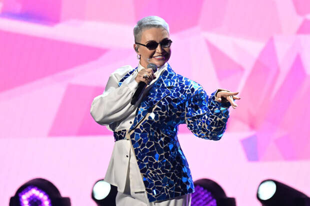 Певица Катя Лель заявила, что бесполезно просит людей не снимать концерт