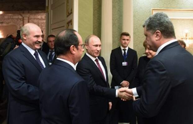 Слева направо: президент Белоруссии, хозяин саммита Александр Лукашенко, президент Франции Франсуа Олланд, президент России Владимир Путин, президент Украины Петр Порошенко