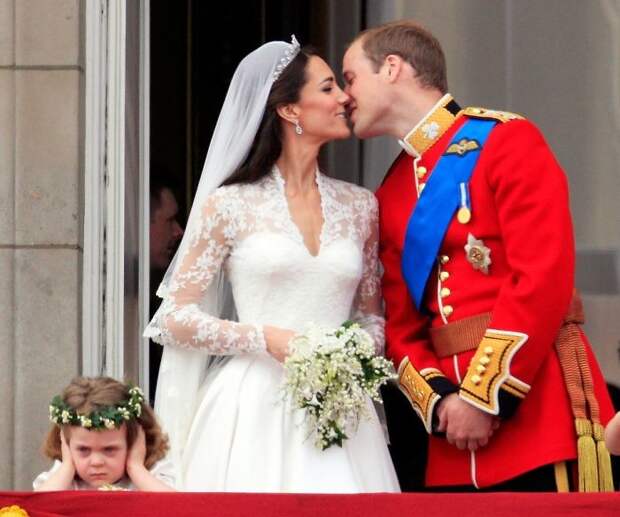 Грейс Ван Куцем (Grace Van Cutsem) во время поцелуя принца Уильяма и Кэтрин в мире, дети, подборка, прикол, свадьба, эмоция, юмор