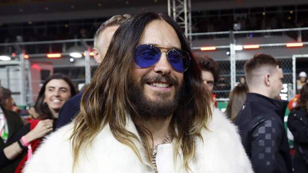 Джаред Лето прогулялся в шубе под трек с кавказскими мотивами и порадовал россиян