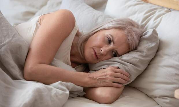 Не будите бабушку: ученые нашли связь дневного сна у пожилых с риском смерти