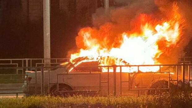 Автомобиль загорелся после полицейской погони в Барнауле