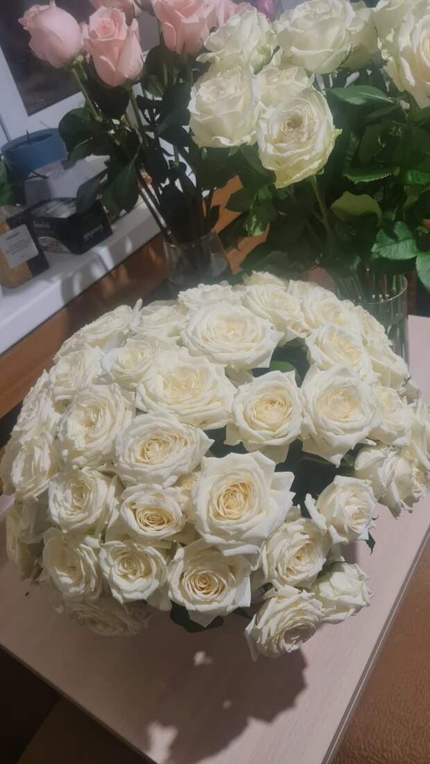 А что, мужики поругались, что ли? Надо было выпить сначала, а уже потом разговаривать. Кто ж о политике в трезвом виде говорит?-5