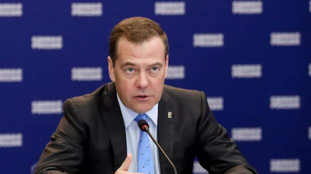 Медведев назвал любимые фильмы о войне