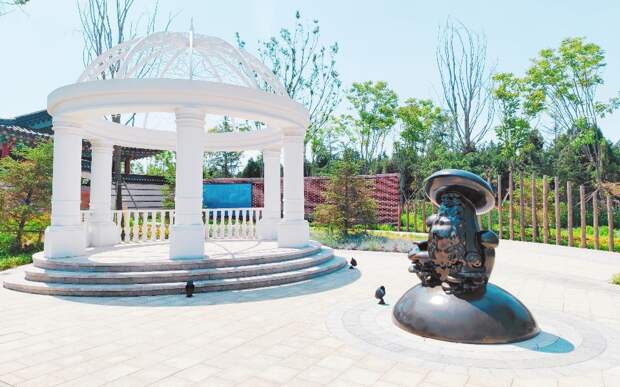 В Китае появились рязанский памятник грибам с глазами