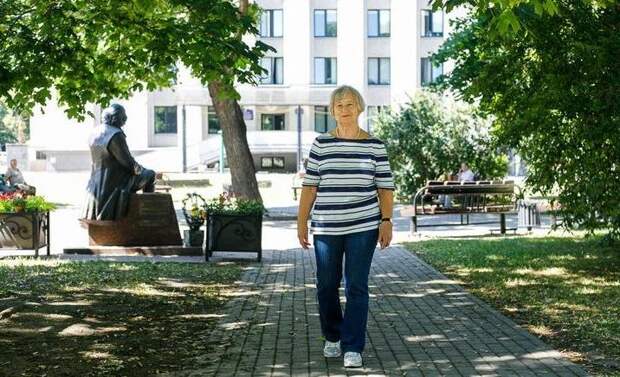 На пенсии жизнь только начинается: 80-летняя женщина активно путешествует и полностью себя обеспечивает