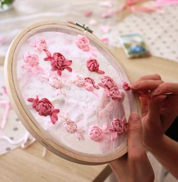 Вышивка по сетке от Krista Decor