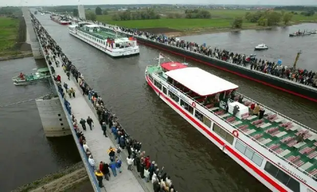 Самые впечатляющие водяные мосты акведук, канал, моста, водяной, метров, около, Понткисиллте, водных, системы, строительство, Акведук, каналов, судам, канала, является, поворотный, Манчестер, Бартоне, через, Великобритания
