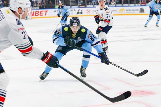 «Сибирь» продлила двусторонние контракты с Ильёй Люзенковым и Егором Головнёвым