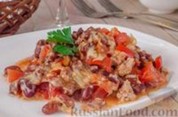 Фото к рецепту: Рагу из овощей с фасолью и мясным фаршем (в духовке)