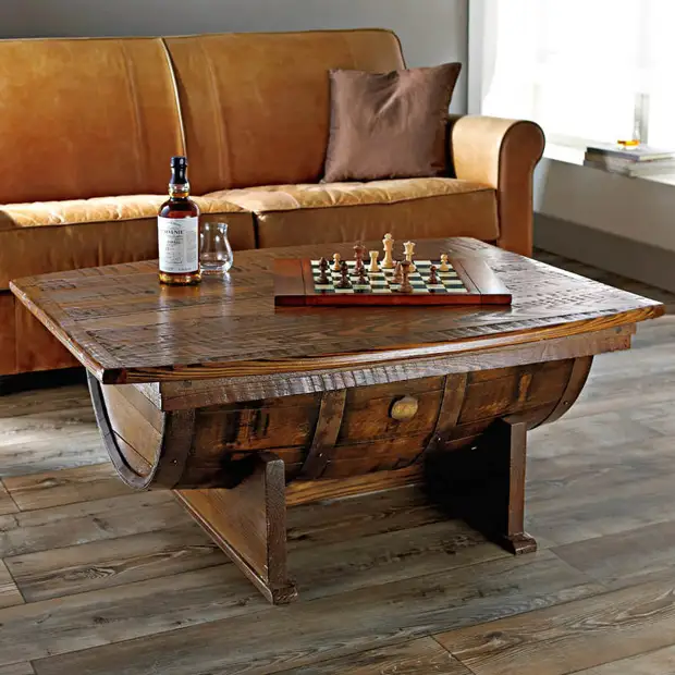 Журнальный столик из деревянной бочки