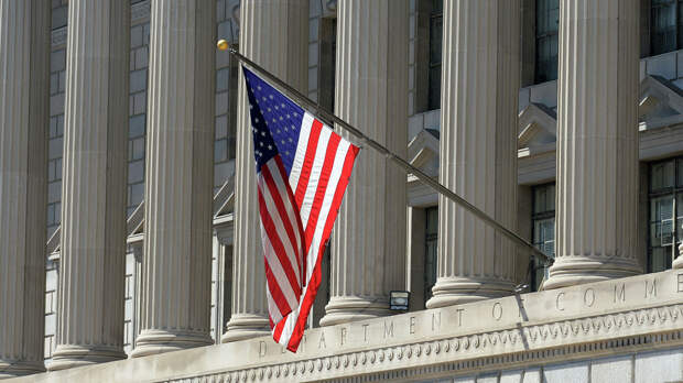 Государственный флаг США на здании министерства торговли в Вашингтоне - РИА Новости, 1920, 06.12.2021