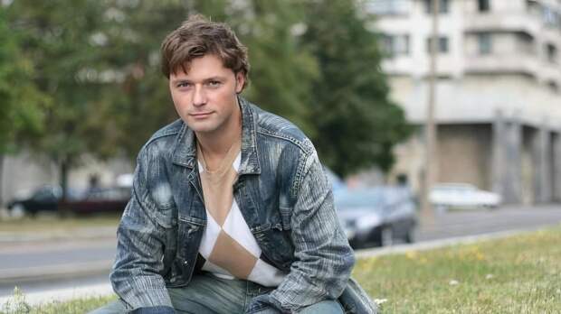 Актёр Илья Носков заявил, что не навязывает советов своей 20-летней дочери, и объяснил почему