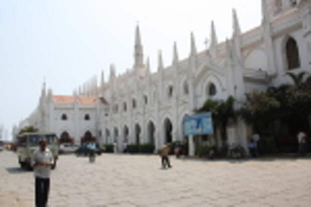 Кликните для увеличения Католическая базилика Святого Фомы на месте погребения апостола Фомы.