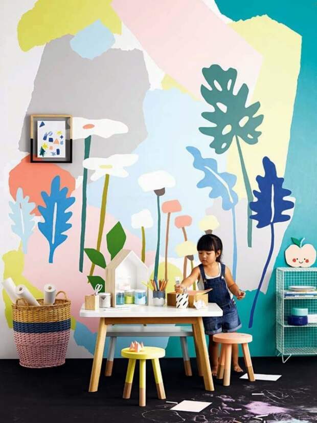 Разрисовав стену детской комнаты, вы не только сделаете интерьер красивее, но и наполните комнату заботой и любовью