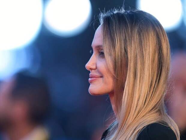 TMZ: Анджелина Джоли не встречается со своим коллегой Луи Гаррелем