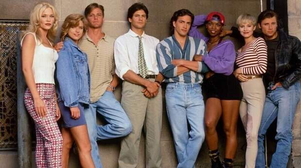 15. "Мелроуз Плейс" (Melrose Place)