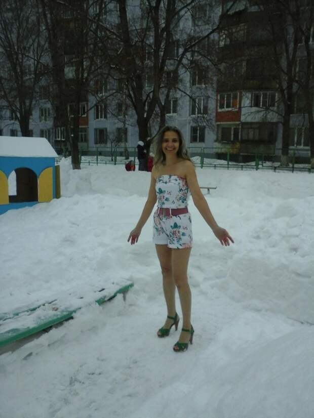 Жительница Тольятти всю зиму ходит в летней одежде и легкой обуви зима, люди, одежда