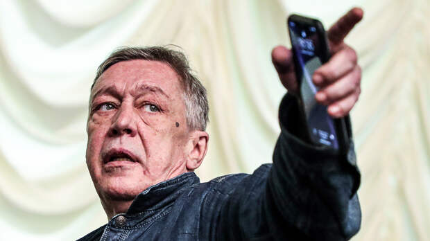 «Миша выглядит идеально»: Бледанс потрясена оголившимся на сцене Ефремовым