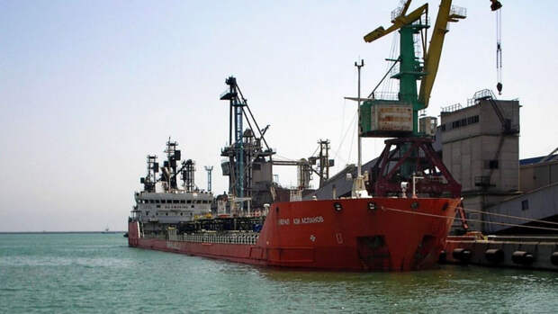 Росприроднадзор отправил экспертов к месту ЧП с танкером в Азовском море