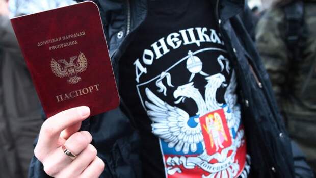 Картинки по запросу Сбербанк начал обслуживать граждан по паспортам ДНР и ЛНР