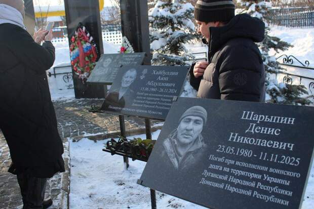 «Мы ими гордимся»: в Новошешминском районе открыли мемориальные доски бойцам СВО