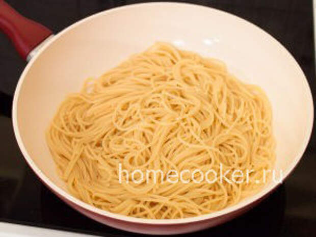 Паста «Карбонара» Spagetti v skovorode 300x225 Паста «Карбонара»
