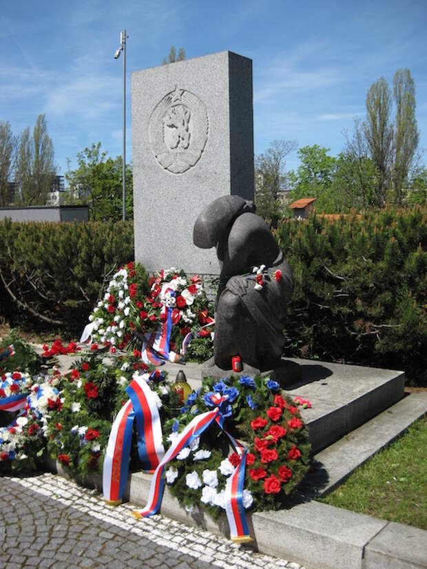 Прага, Олшанское военное кладбище, 09.05.2021 Прага, Олшанское военное кладбище, 09.05.2021