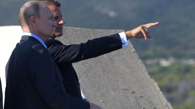 Владимир Путин и Эммануэль Макрон