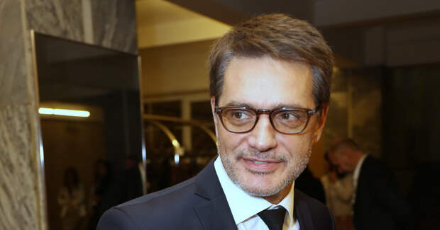 «Звезды сошлись»: как Народный артист Константин Лавроненко, 38 лет женатый на женщине старше на 8 лет, смог покорить кинематограф после 40