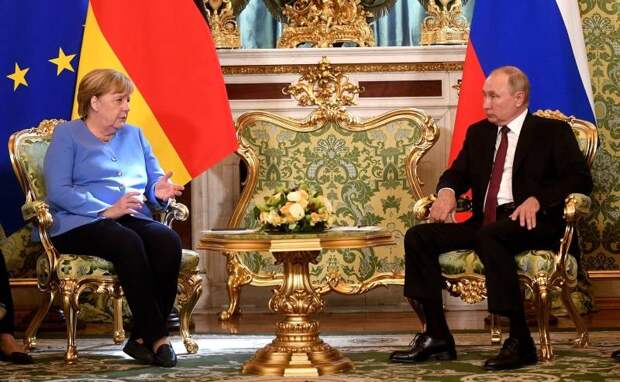 Новогодние выплаты, наследство Градского и разговор Путина с Меркель: главное за 9 декабря