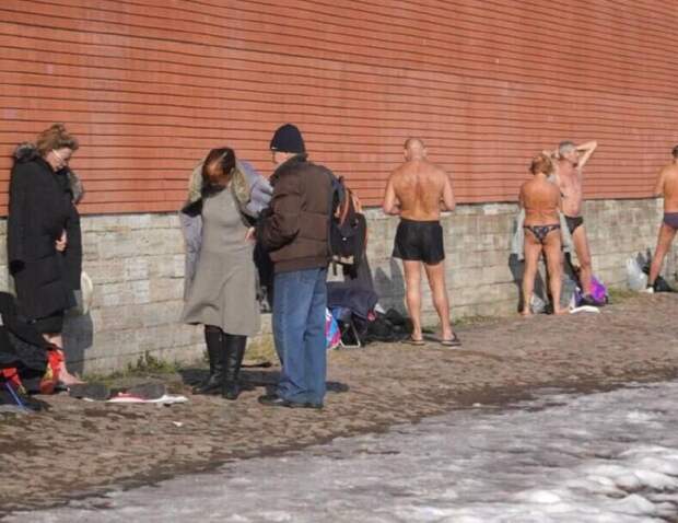 В Санкт-Петербурге за три месяца до лета открыли пляжный сезон