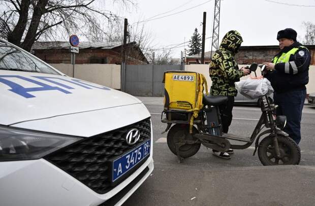 Ликсутов: 15 тыс. курьеров отстранили от работы из-за нарушений в Москве