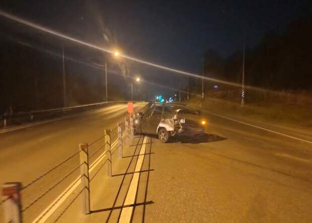 С места ДТП в Смоленске на скорой увезли двух человек: столкнулись «Рено» и ВАЗ