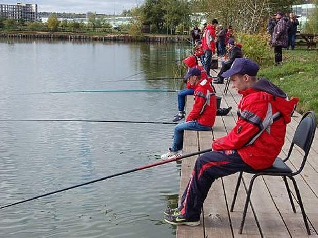 Как поймать зимой на незамерзающих водоемах